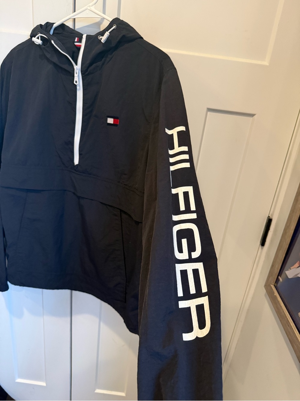 Tommy Hilfiger Navy Hooded Windbreaker Jacket size M. Like new. - Picture 2 of 3